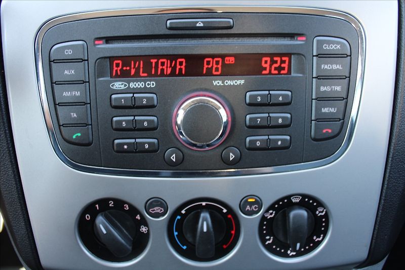 Ford Focus 1,6 i 16V  ČR,1.MAJITEL,SERVIS - fotka 14 z 30