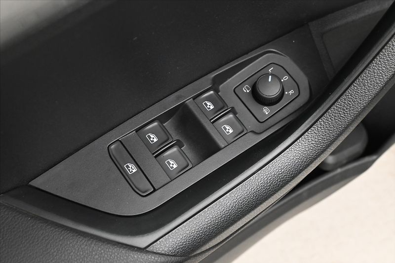 Škoda Karoq 1,5 TSI 110kW DSG Business Zár - fotka 25 z 31