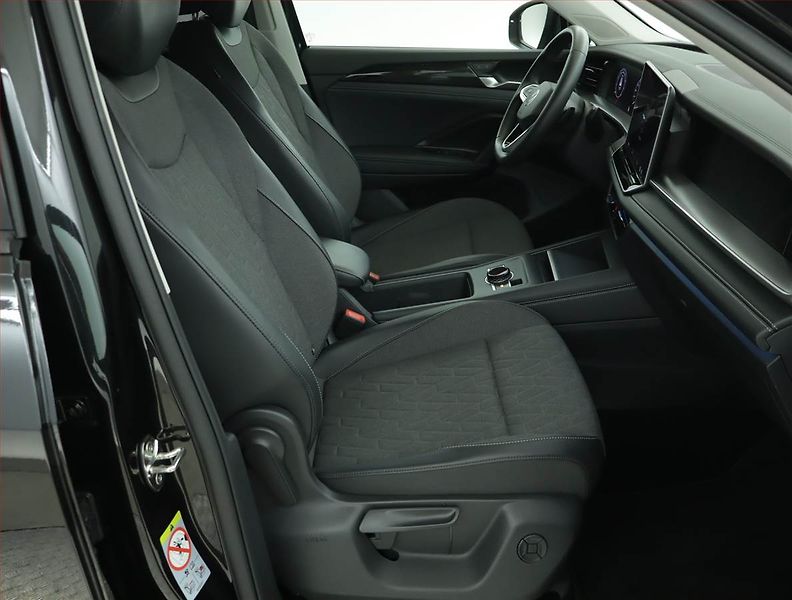 Volkswagen Tayron (2025) 1.5 eTSI - fotka 9 z 16