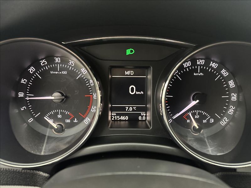 Škoda Superb 2,0 TDi DSG ALU COLUMBUS TAŽNÉ - fotka 12 z 32