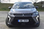 Mitsubishi Grandis má na přídi prvky typické pro japonskou značku.