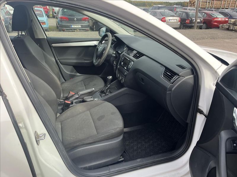 Škoda Octavia 1,6 TDi KLIMA ROZVODY TAŽNÉ - fotka 10 z 30