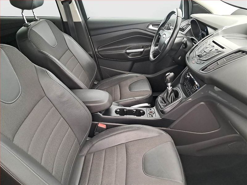 Ford Kuga (2015) 2.0 TDCi, 4X4, Kůže, Navi - fotka 9 z 19