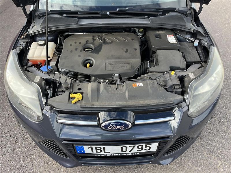 Ford Focus 1,6 TDCi KLIMA ROZVODY SERVIS - fotka 27 z 38