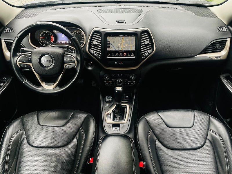 Jeep Cherokee 2.0D 4x4 AUT KAMERA TAŽNÉ LED - fotka 27 z 50