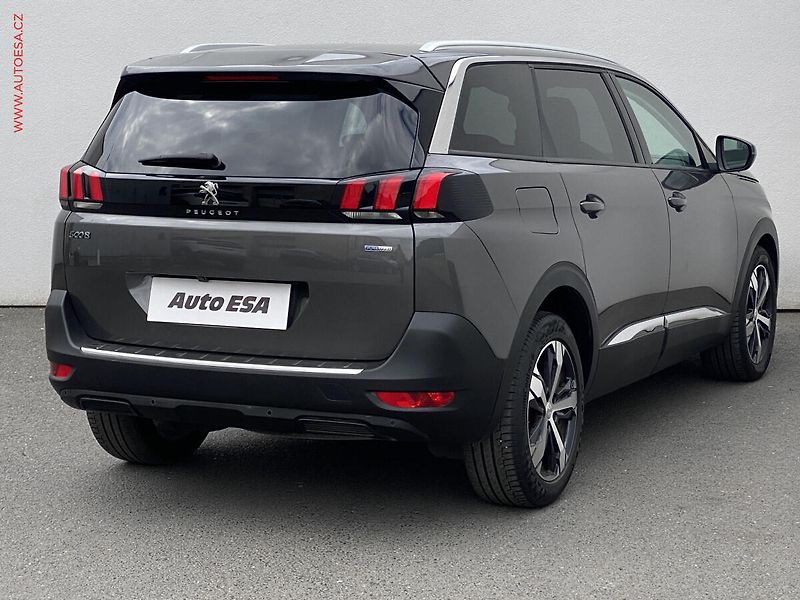 Peugeot 5008 (2017) 1.2 PT 7míst, Allure, LED - fotka 4 z 20