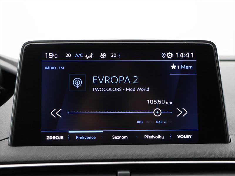 Peugeot 3008 1,5 HDi 96kW Allure CZ - fotka 20 z 31