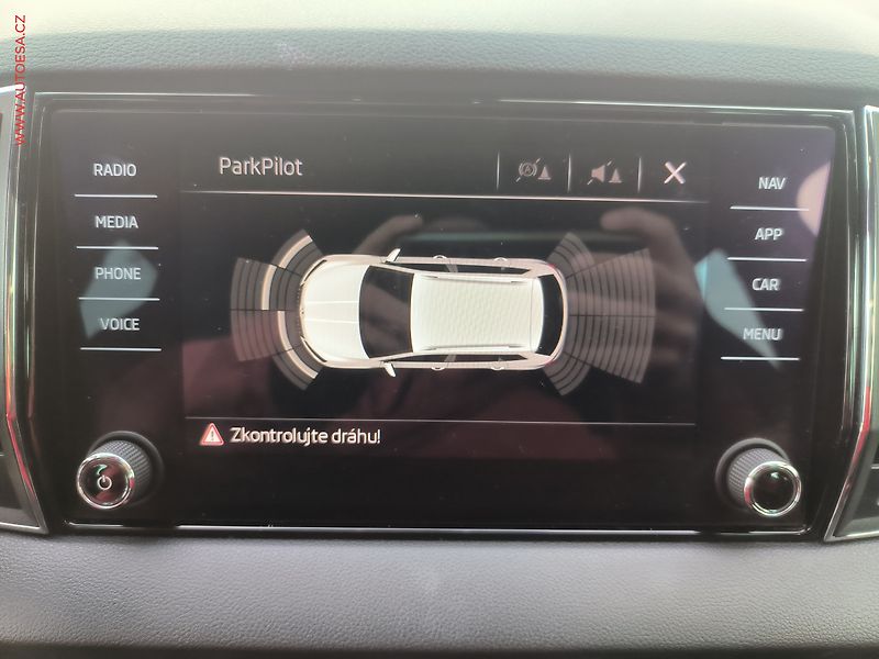 Škoda Karoq (2019) 2.0 TDi 4x4, ČR, SportLine - fotka 16 z 26
