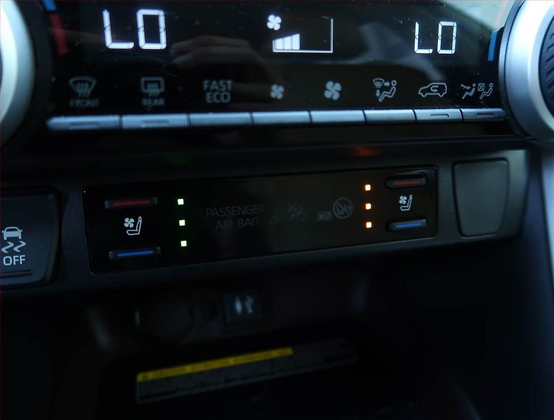 Toyota RAV4 (2019) 2.5 Hybrid - fotka 21 z 28