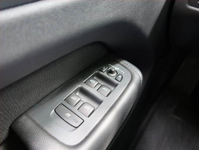 Volvo XC60 (2019) D4 - fotka 21 z 27