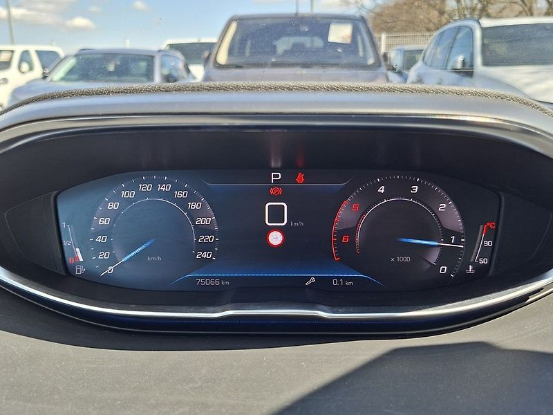 Peugeot 5008 ACTIVE PACK 1.5 BHDi 130k EAT8 - fotka 17 z 27