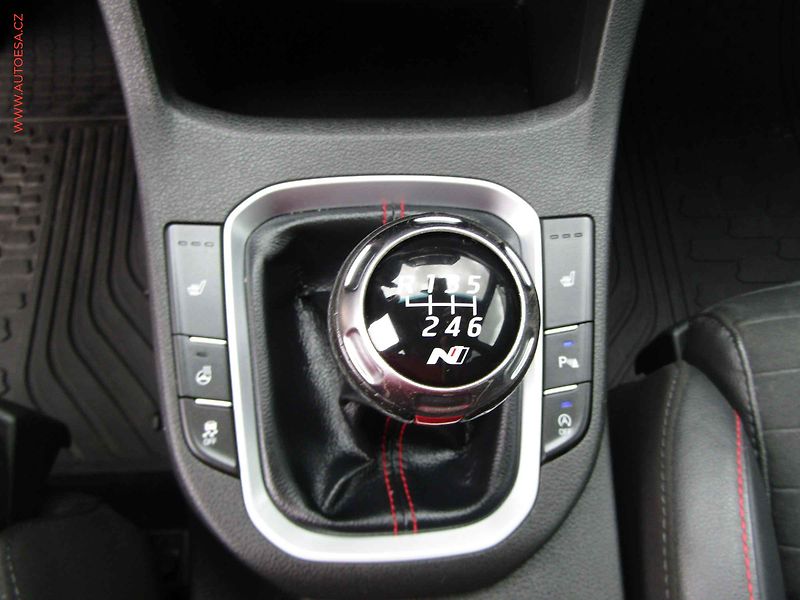 Hyundai i30 (2018) 2.0 T-GDi, ČR, N-Line - fotka 20 z 22