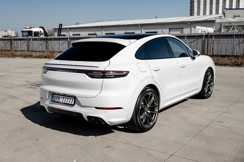 Porsche Cayenne (2023) COUPE PLATINUM EDITION - fotka 6 z 33