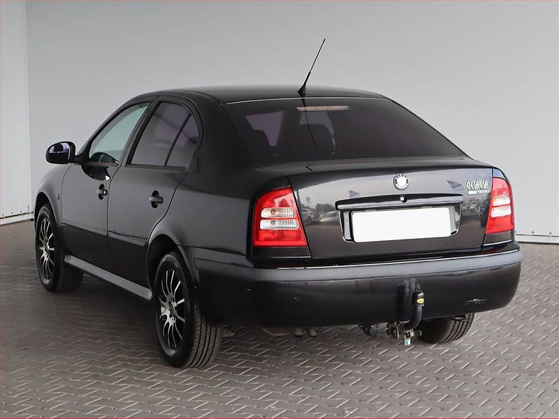 Škoda Octavia (2009) 1.6, Serv.kniha - fotka 4 z 18