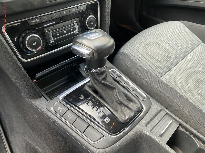 Škoda Superb (2010) 2.0 TDI, DSG, xenon, AC - fotka 16 z 16