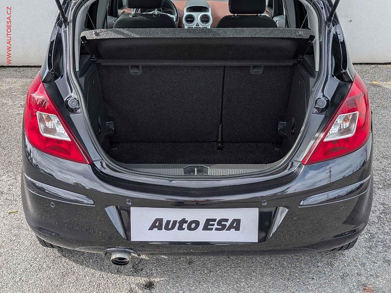 Opel Corsa (2011) 1.4i, AC, park.čidla - fotka 7 z 17