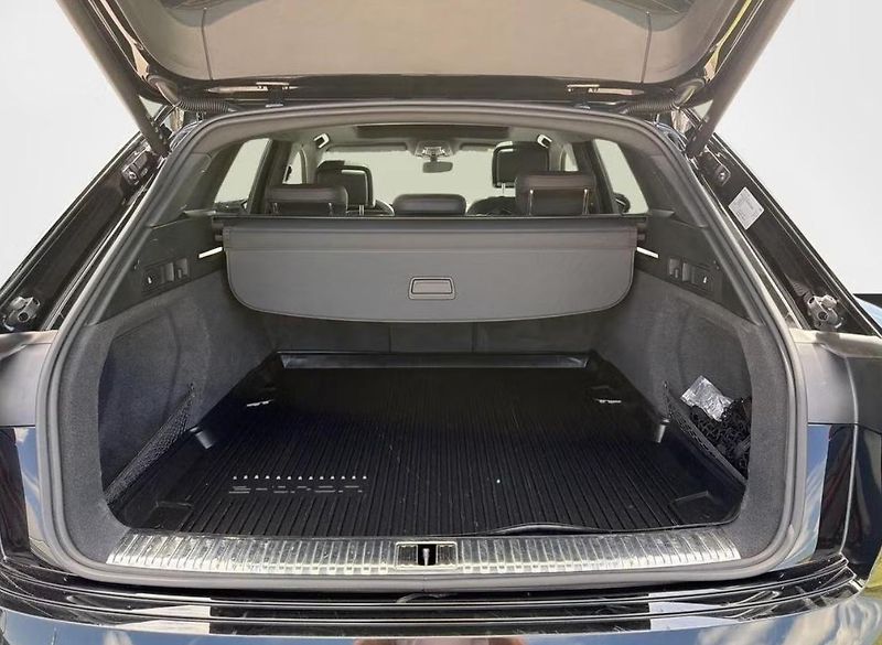 Audi Q8 e-tron 55 Q S-Line 360k Pano Tažné - fotka 12 z 16