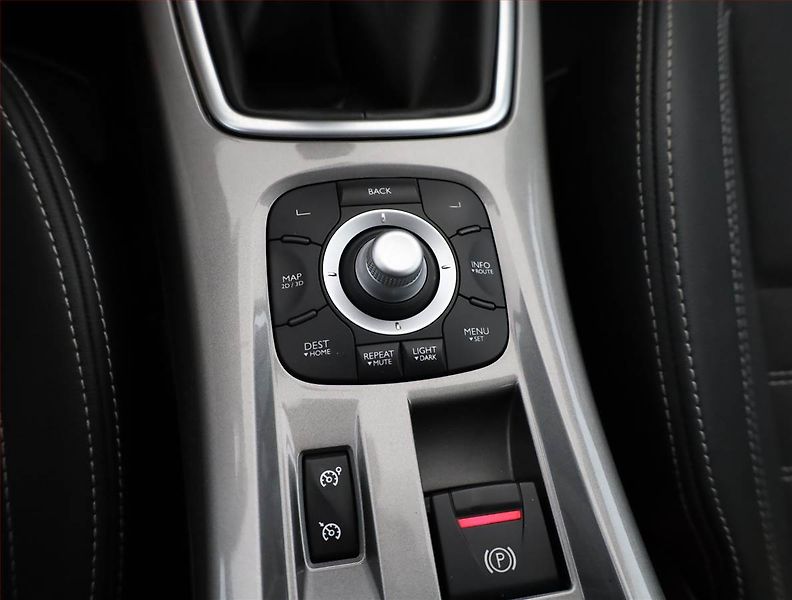 Renault Laguna (2012) 2.0 dCi, Navi, Xenony - fotka 11 z 15