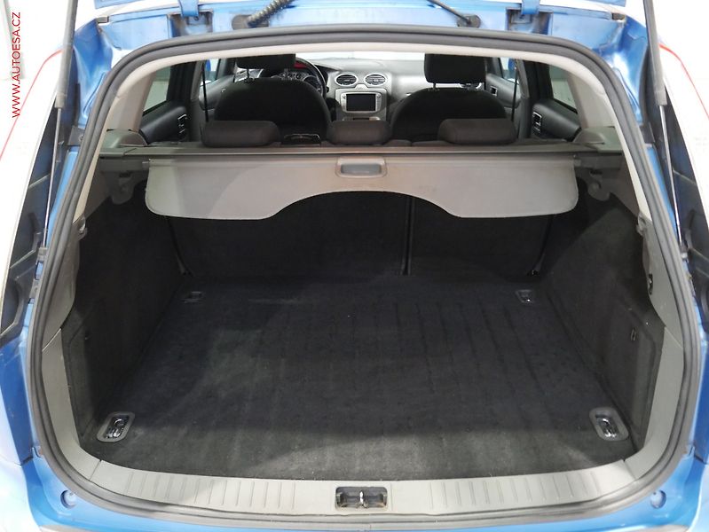 Ford Focus (2008) 2.0i, Klima - fotka 7 z 14