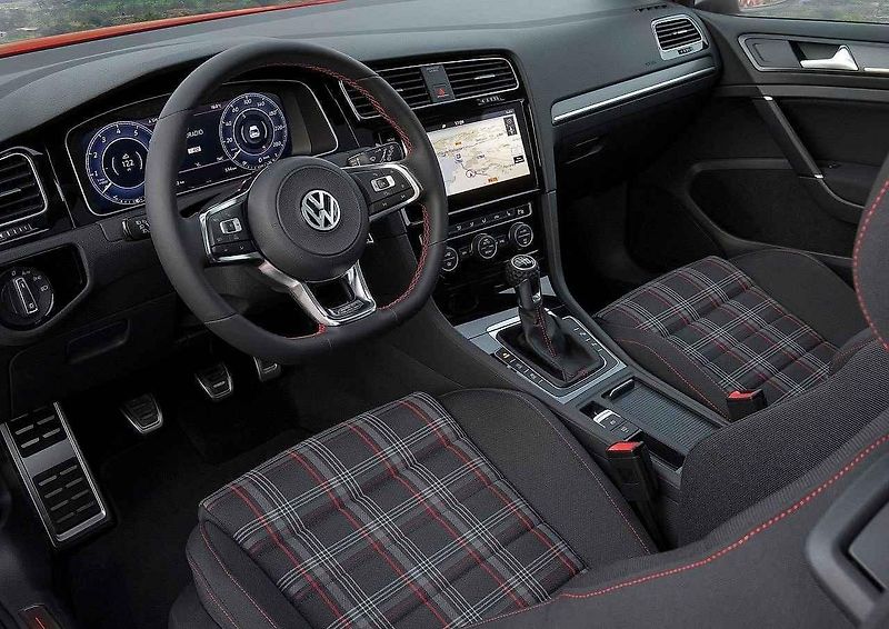 Aktuální Volkswagen Golf GTI Performance.