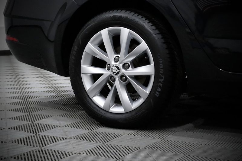 Škoda Octavia 3 FL Combi 1.4 TSI 110 kW DSG - fotka 8 z 31