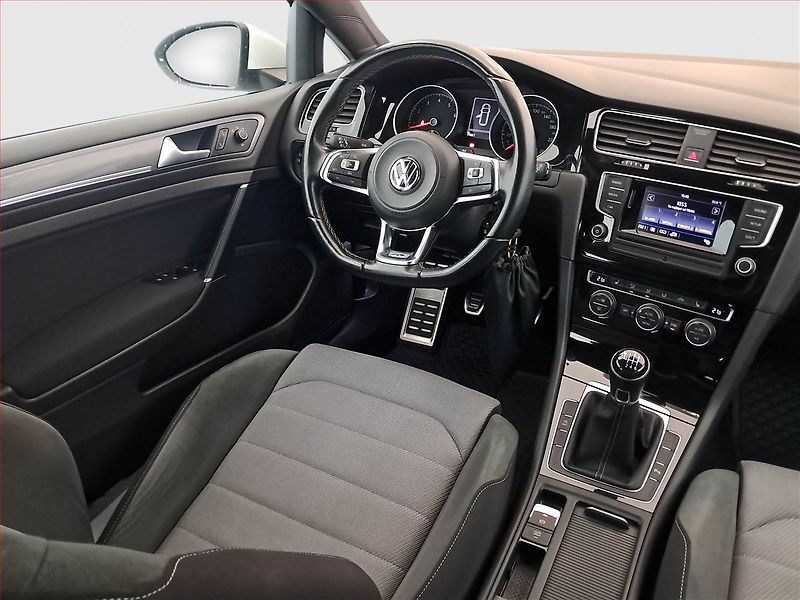 Volkswagen Golf (2017) R-Line 1.2 TSI, Park. senzory - fotka 7 z 16