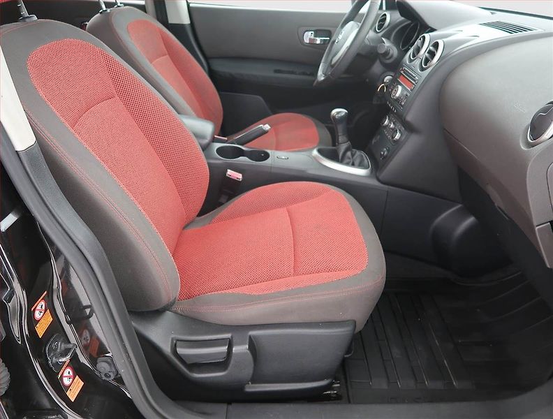 Nissan Qashqai (2008) 1.6, ČR,1.maj, Tempomat - fotka 9 z 17