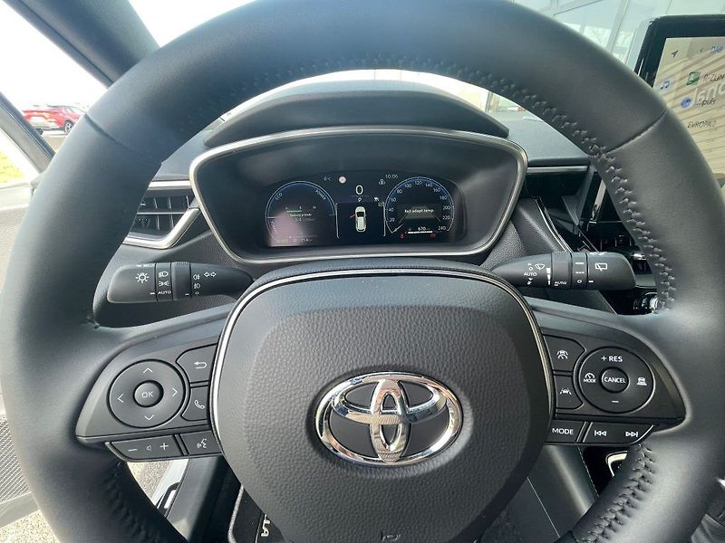 Toyota Corolla 1.8 Hybrid 140k Style - fotka 20 z 28