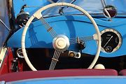 Krása a elegance starých strojů na veteránské vyjížďce plzeňského Veteran Car Clubu v Radobyčicích.