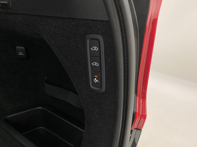 Volvo XC90 T8 AWD RECHARGE REZERVACE - fotka 38 z 58