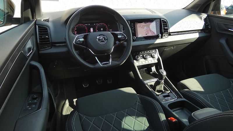 Škoda Karoq 1,5 TSI Sportline - fotka 5 z 23