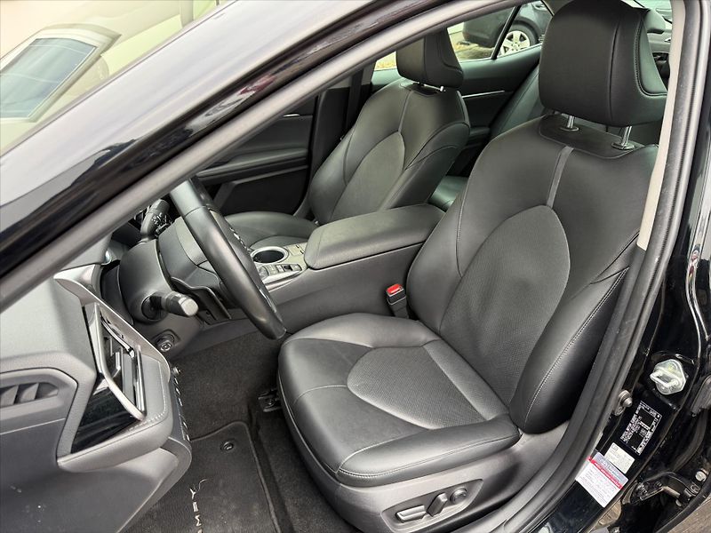 Toyota Camry 2,5 Executive, Hybrid - fotka 10 z 20
