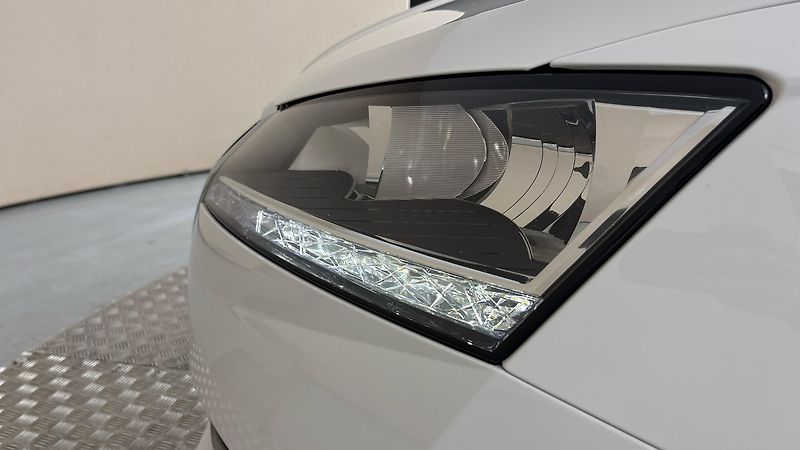 Škoda Fabia 1.0 TSI Ambition Combi - fotka 18 z 23
