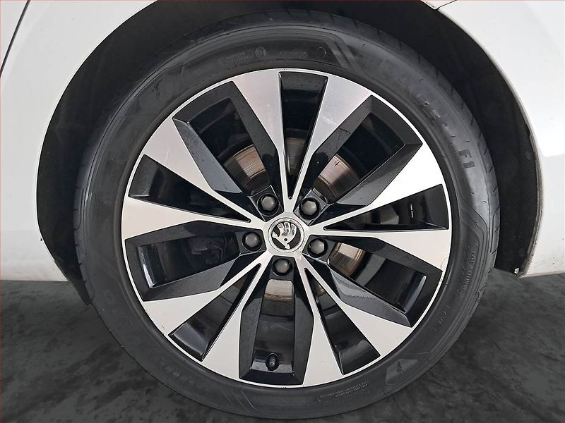 Škoda Superb (2017) Laurin&Klement 2.0 TDI 4x4 - fotka 15 z 24