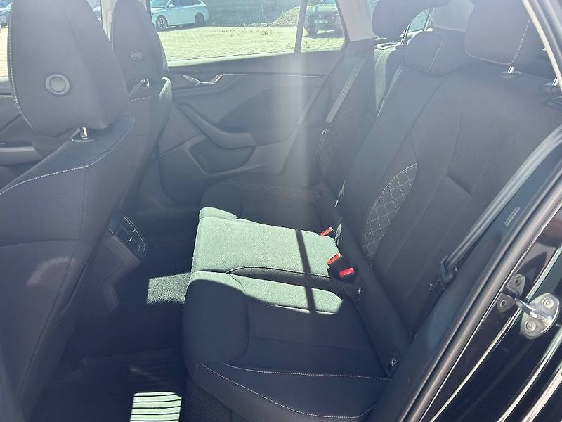 Škoda Scala Ambition 6MP 1,0TSI - fotka 8 z 22