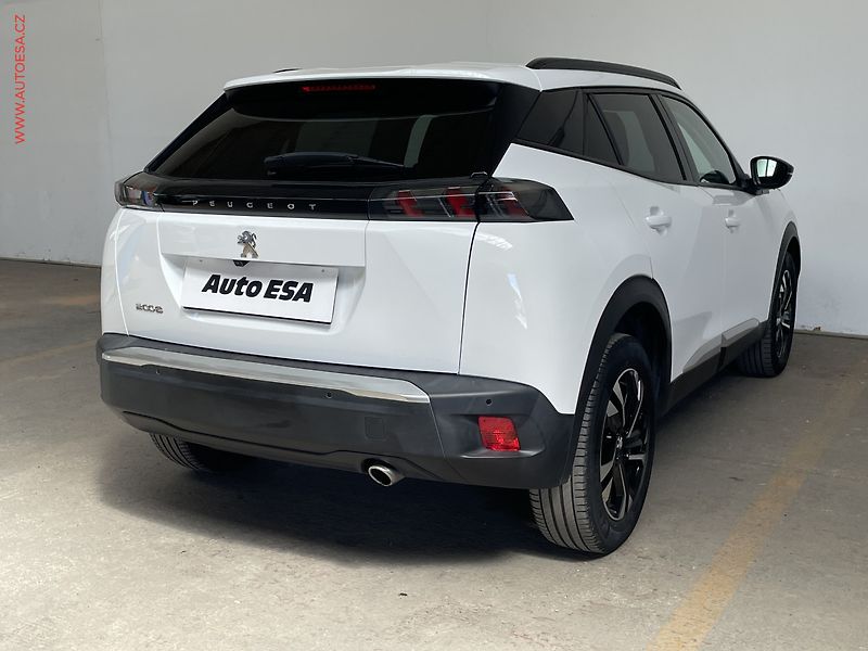 Peugeot 2008 (2022) 1.5 HDi, Allure, AT, LED - fotka 4 z 17
