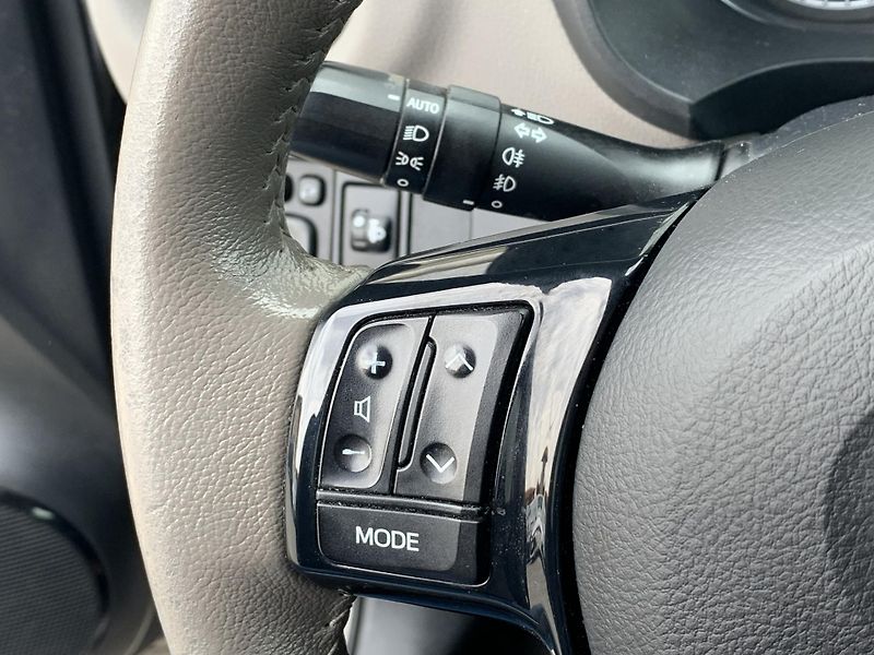 Toyota Yaris SELECTION 1.5 HYBRID 74kW - fotka 18 z 25