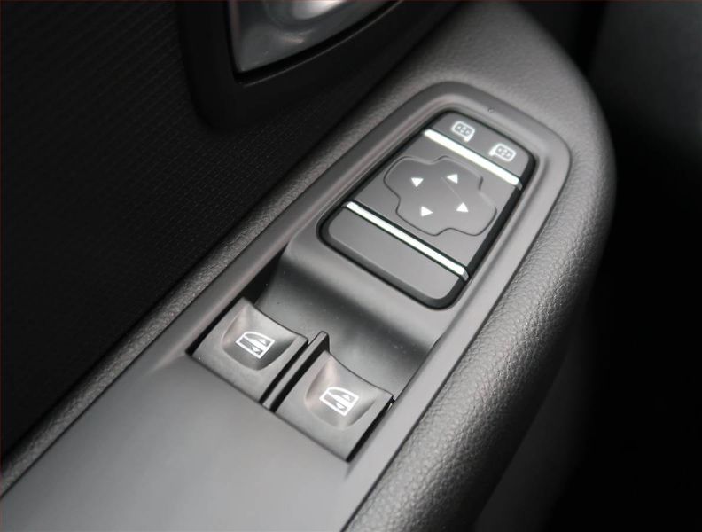 Renault Clio (2020) 0.9 TCe, ČR,1.maj, Serv.kniha - fotka 15 z 16