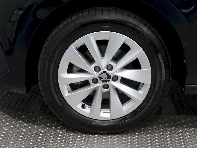 Škoda Scala (2025) TOP SELECTION 1.0TSI 85KW DSG - fotka 12 z 40