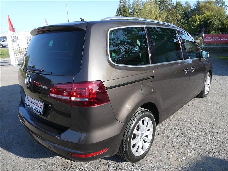 Volkswagen Sharan 2,0 TDi HIGHLINE, rezervace - fotka 9 z 50