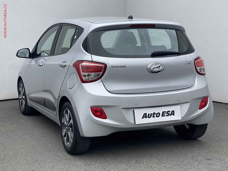 Hyundai i10 (2015) 1.0i, AC, park.asist - fotka 6 z 17