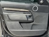 Land Rover Discovery 3,0 D300 R-Dynamic HSE AT AWD - náhled 28