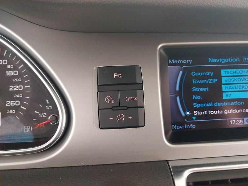 Audi Q7 (2011) 3.0 TDI, 4X4, Automat, 7 míst - fotka 23 z 25