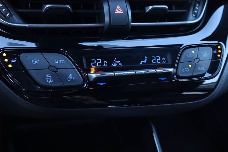 Toyota C-HR (2018) Selection 1.8 Hybrid, Automat - fotka 16 z 24