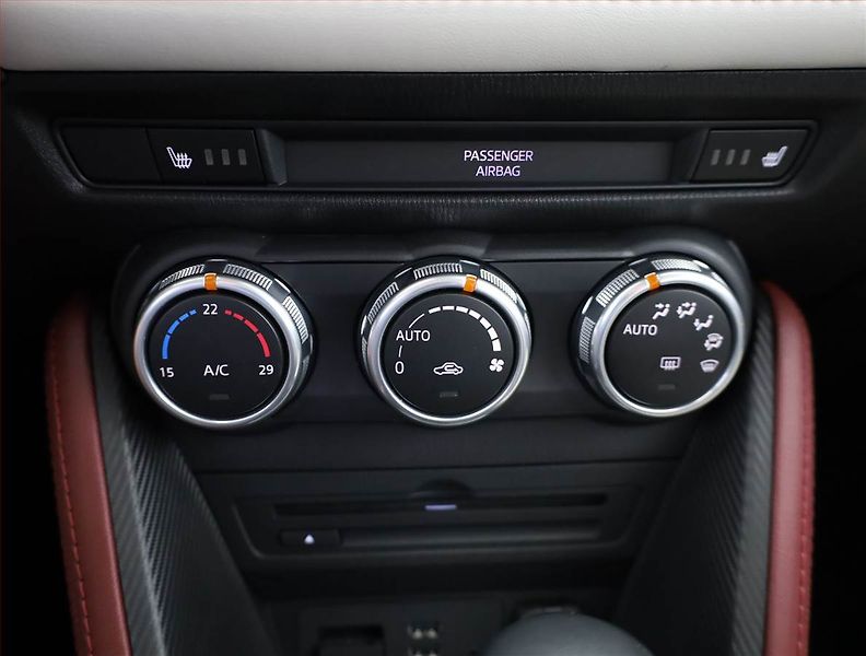 Mazda CX-3 (2016) 2.0 Skyactiv-G, 4X4, Automat - fotka 11 z 21
