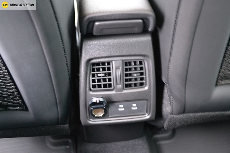 Renault Captur techno mild hybrid 140 - fotka 17 z 49
