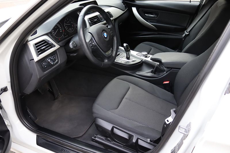 BMW Řada 3 318D TOURING F31 110kW - fotka 21 z 50