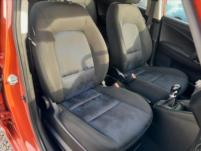 Hyundai ix20 1,6i 91 kW - fotka 29 z 49