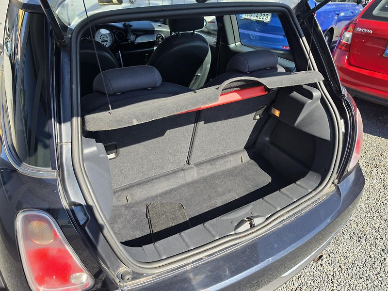 Mini Cooper 1.6 i  - fotka 11 z 17