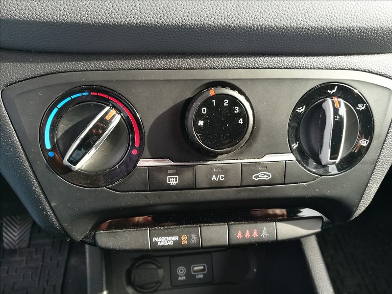 Hyundai i20 1,3 i servis.knížka - fotka 8 z 20